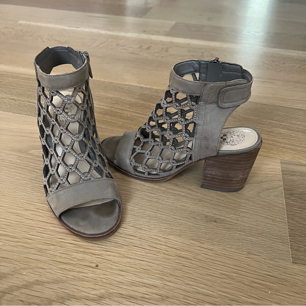 Vince Camuto Keannie Sandal in Tipsy Taupe. Size 4.5. Women’s summer sandals